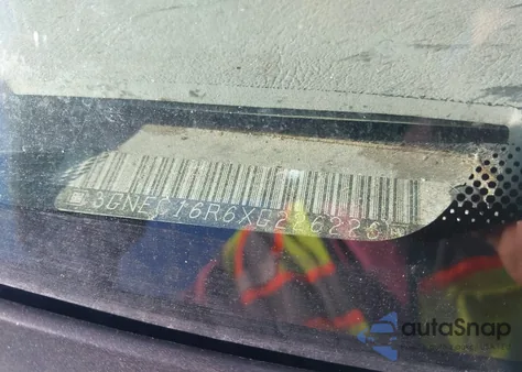 1999 Chevrolet Suburban 1500 Lt z USA, uszkodzony, nr VIN 3GNEC16R6XG226226